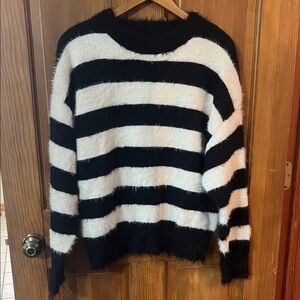 🔆 4/$25 🔆 A NEW DAY Black and White Fuzzy Striped Sweater